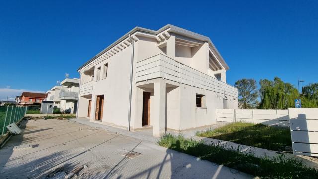 Mansion in Via Roma, Campolongo Maggiore - Photo 1