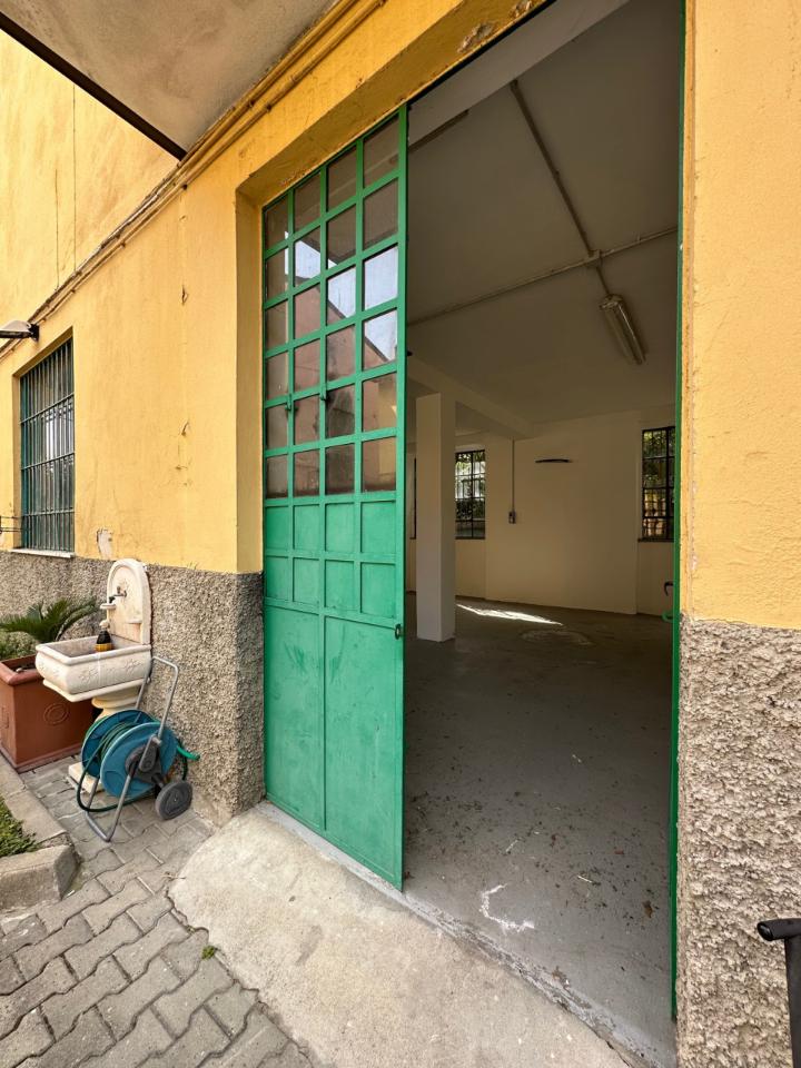 Magazzino in Via Monte Bianco, Rozzano - Foto 1