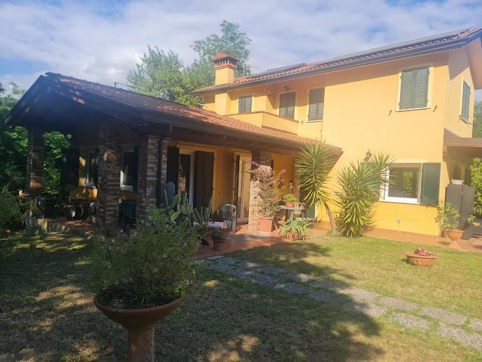 casa indipendente in vendita a Castelnuovo Magra in zona Colombiera
