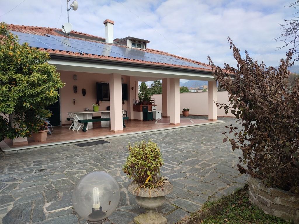 appartamento in vendita a Carrara in zona Marina di Carrara