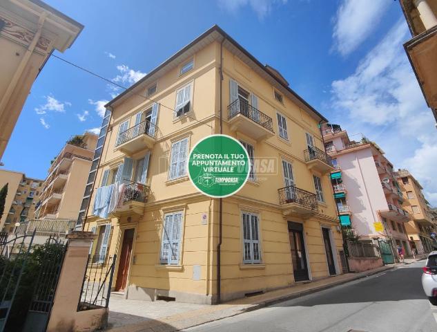 Vierzimmerwohnung in Via Lamarmora, Sanremo - Foto 1