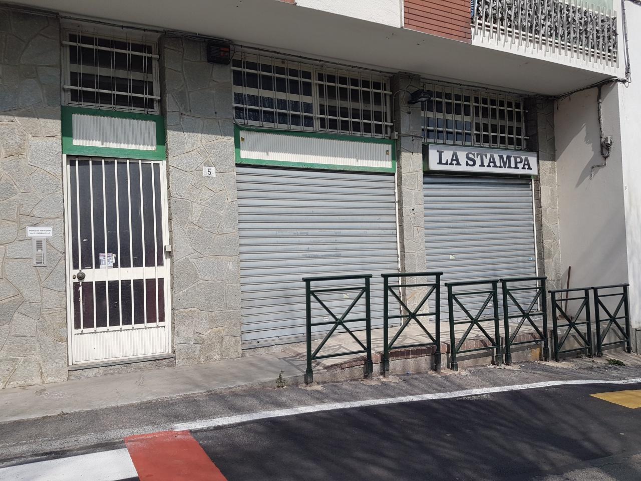 Palazzina commerciale in Via Roma, Castagneto Po, {3} - Foto 1
