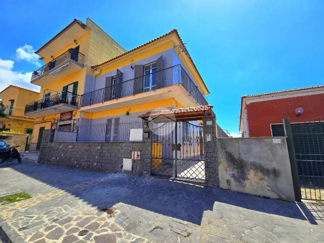 Villa in Via Santa Maria La Bruna 66, Torre del Greco - Foto 1