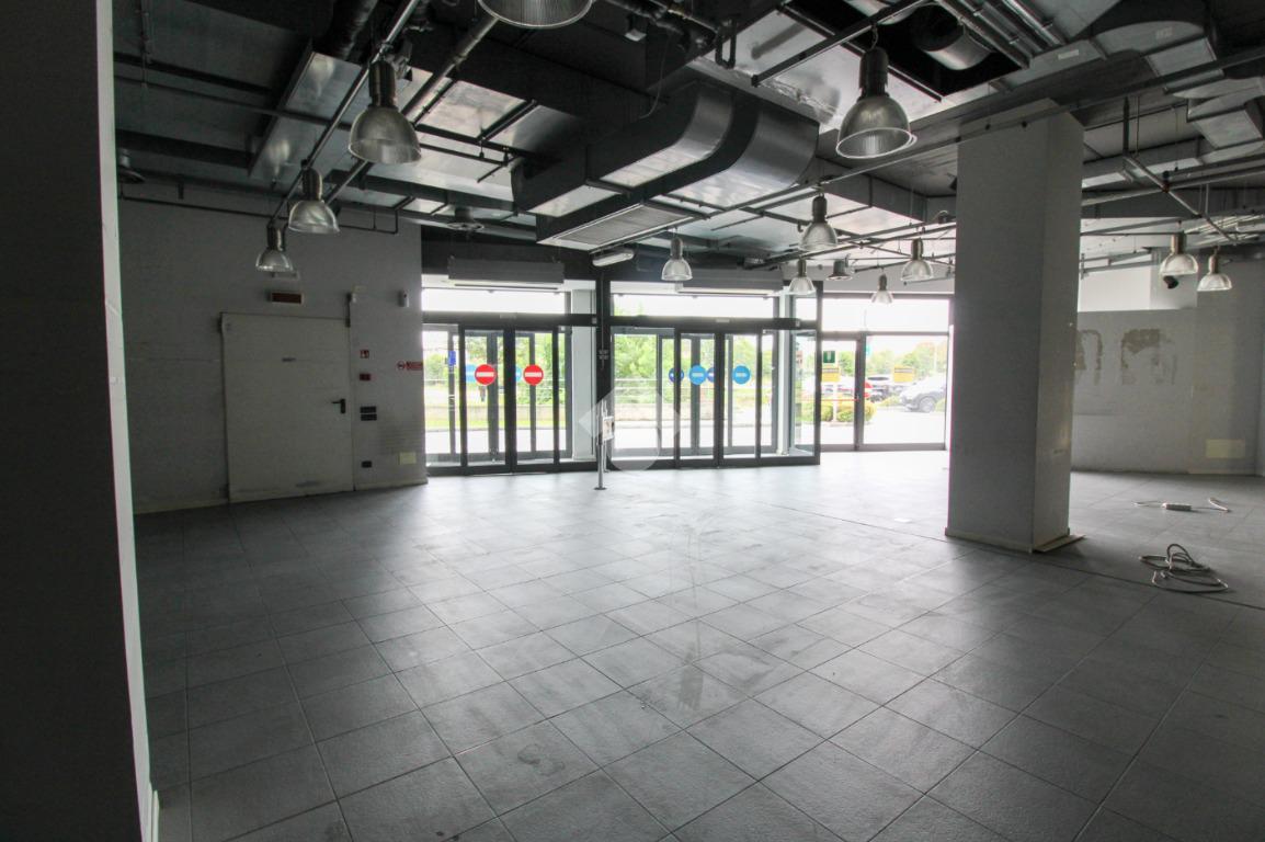 Negozio in Via Provinciale 1, Lallio, {3} - Foto 1
