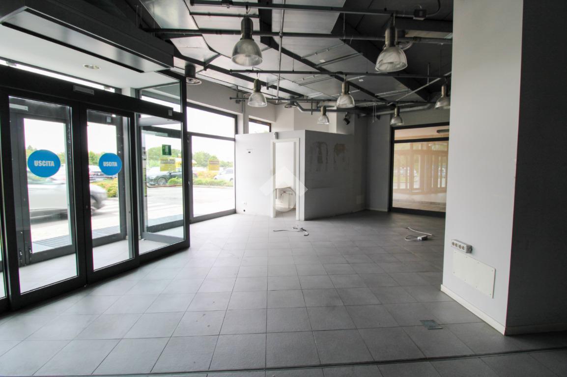 Negozio in Via Provinciale 1, Lallio, {3} - Foto 2