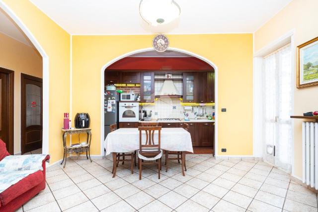 4-room flat in Viale Papa Giovanni XXIII 3, Beinasco - Photo 1