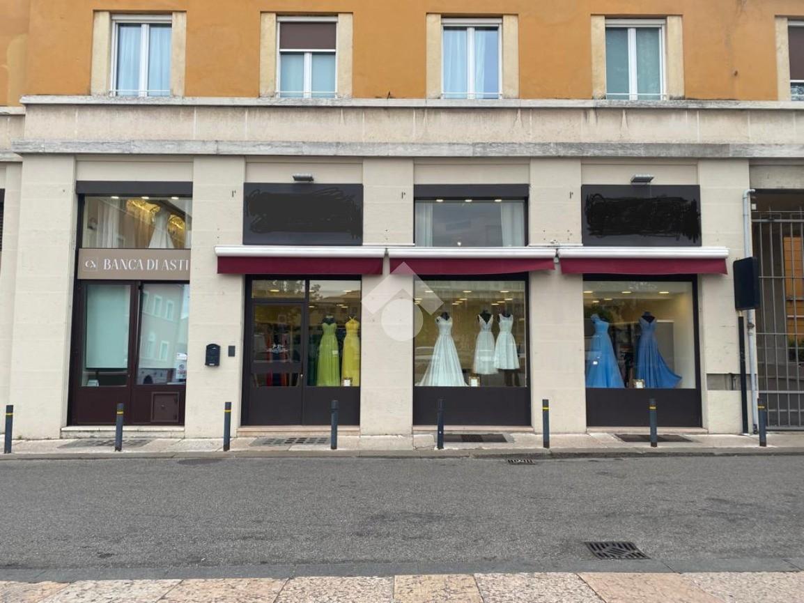 Negozio in Piazza Cittadella 01, Verona - Foto 1