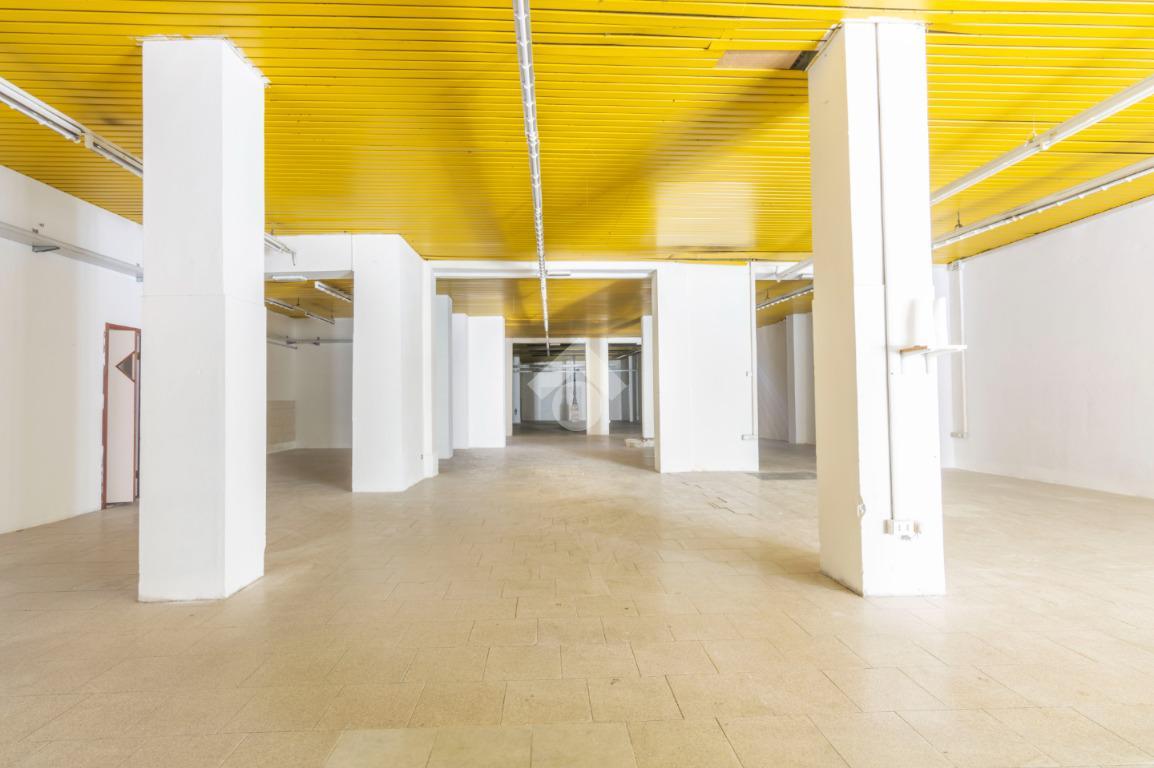 Negozio in Via della Valverde 46, Verona - Foto 1