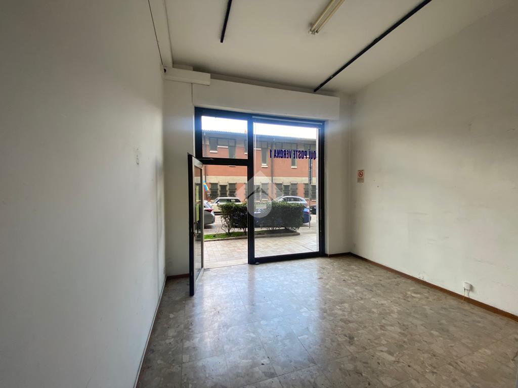 Negozio in Commerciale Via Trainotti 6, Verona - Foto 1