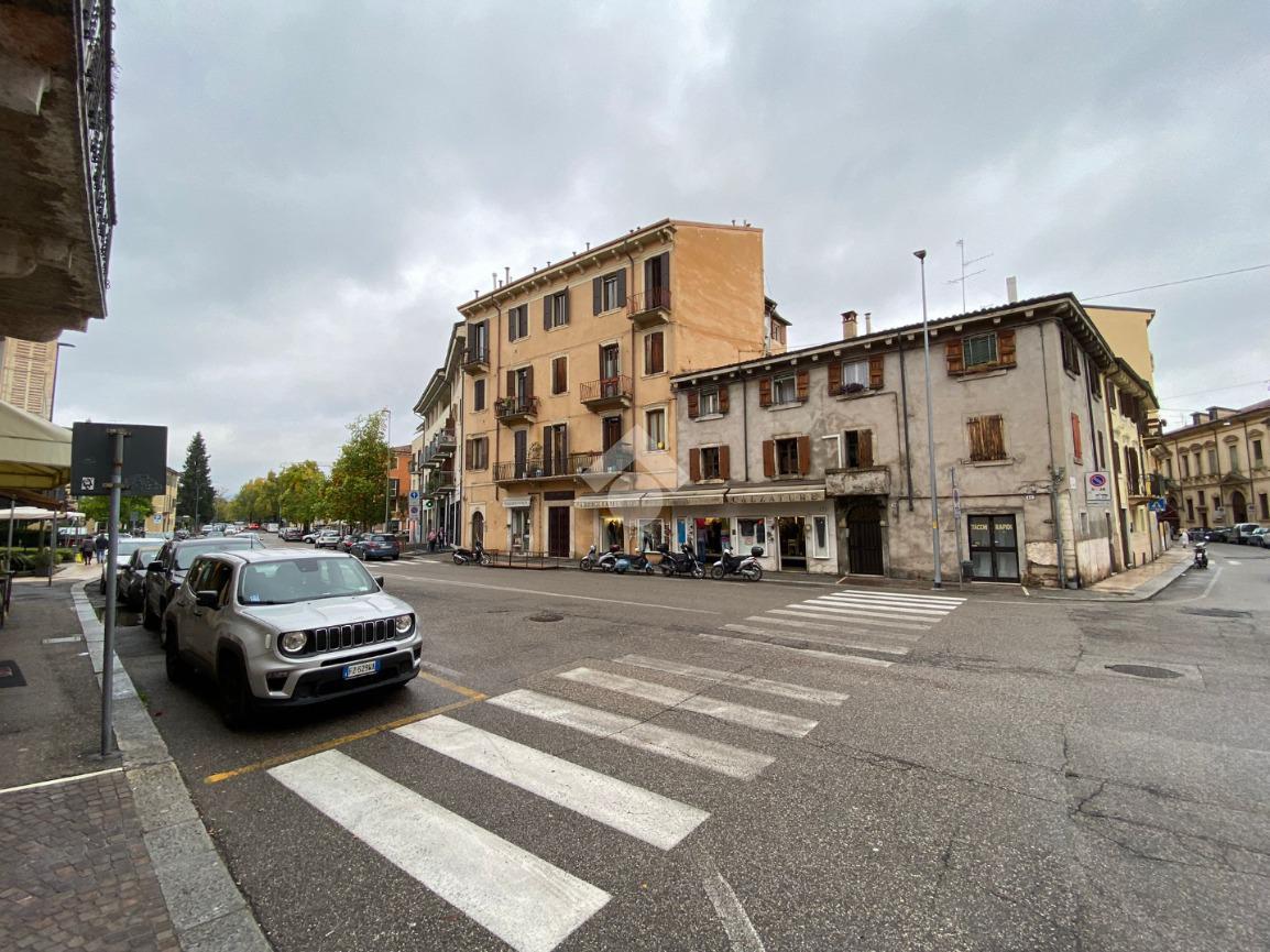 Negozio in Via Angelo Scarsellini 3, Verona, {3} - Foto 2
