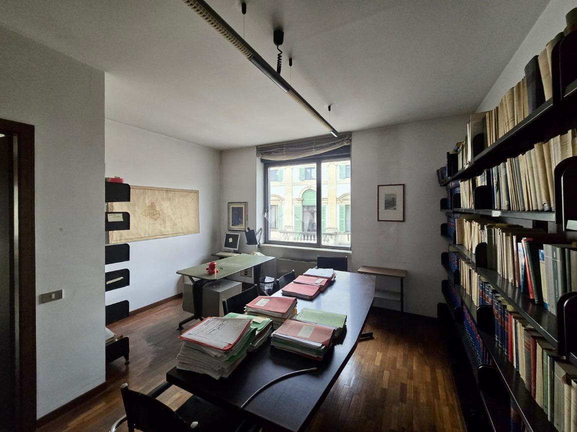Ufficio in Via Carmelitani Scalzi 20, Verona, {3} - Foto 1