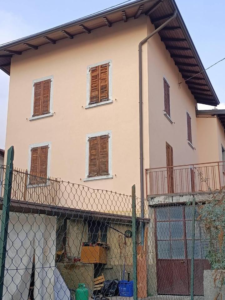 Porzione di casa in vendita a Castione Della Presolana