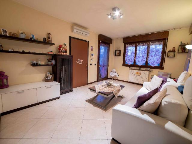 4-room flat in Viale 4 Novembre, Codogno - Photo 1