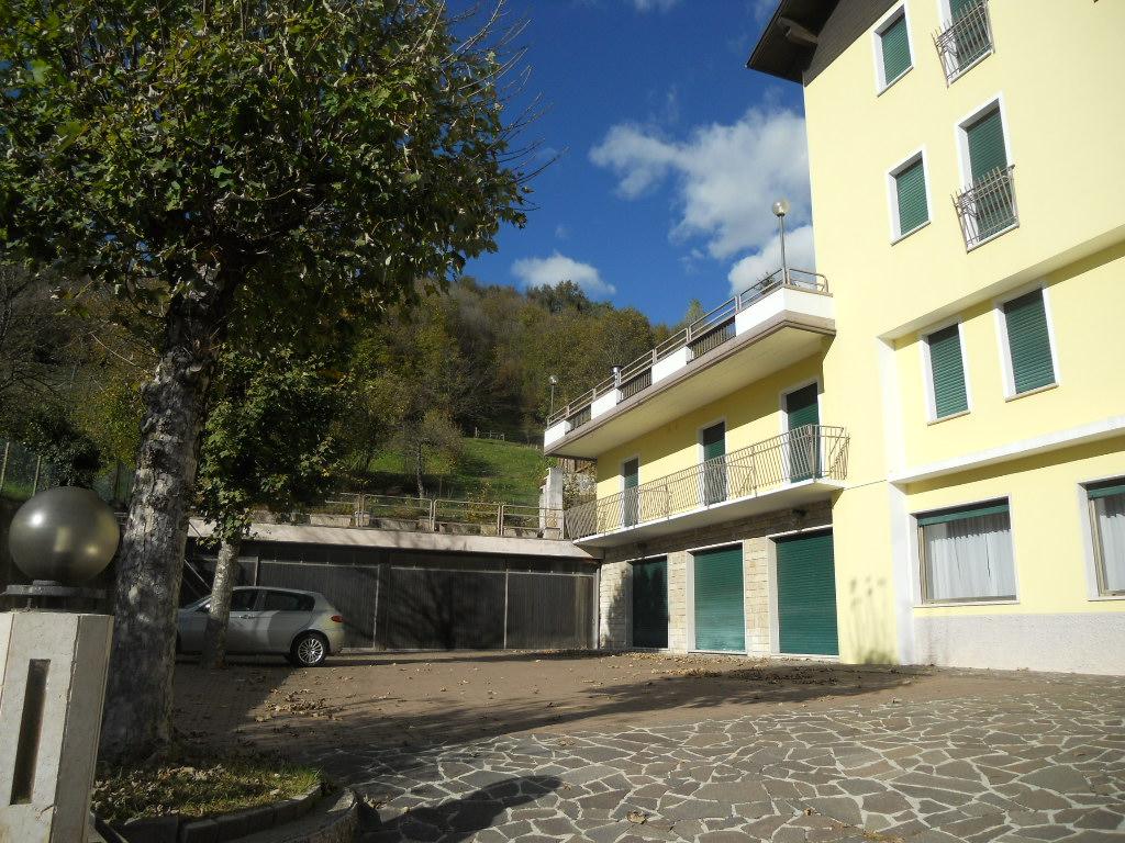 Albergo in , Comano Terme, {3} - Foto 2