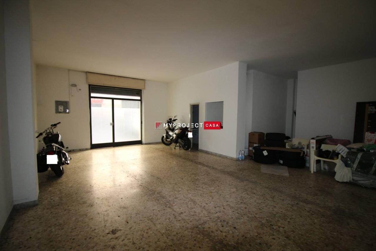 Magazzino in Via dei Giardini, Martina Franca, {3} - Foto 2