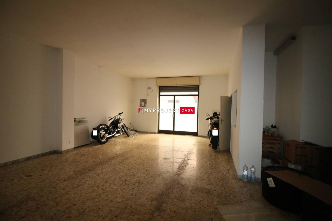 Laboratorio in Via dei Giardini, Martina Franca, {3} - Foto 2