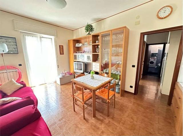 3-room flat in Via Aldo Moro , 1, Luni - Photo 1