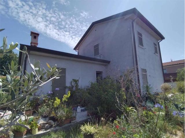 Detached house in Via Isola, Luni - Photo 1