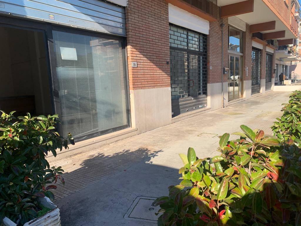 Locale commerciale in , Latina - Foto 1