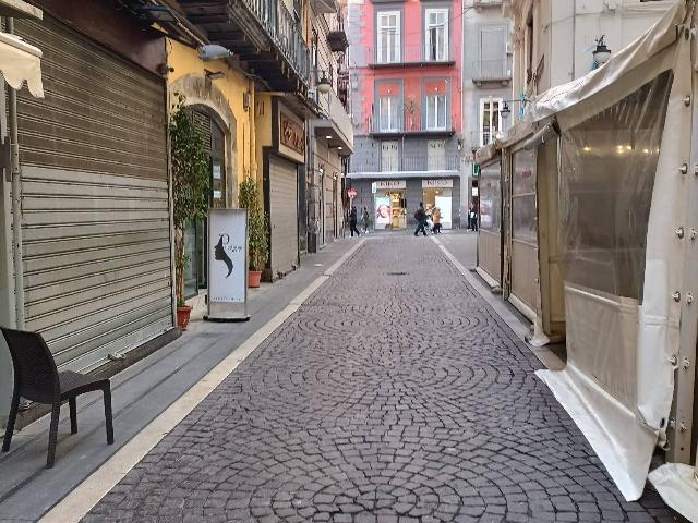 Negozio in Piazzetta Matilde Serao 36, Napoli - Foto 1