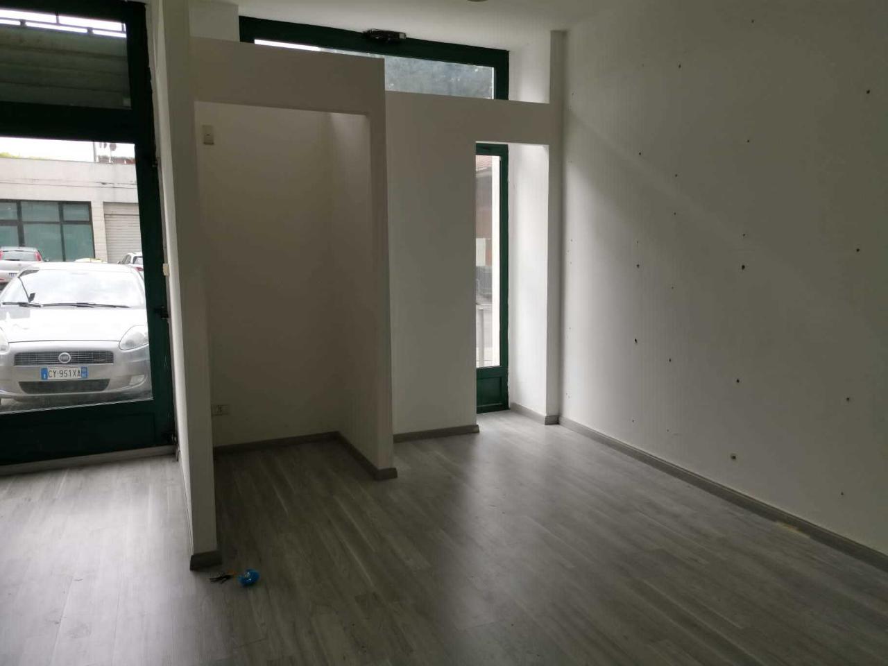 Palazzina commerciale in Via Martiri della Resistenza, Ancona, {3} - Foto 1