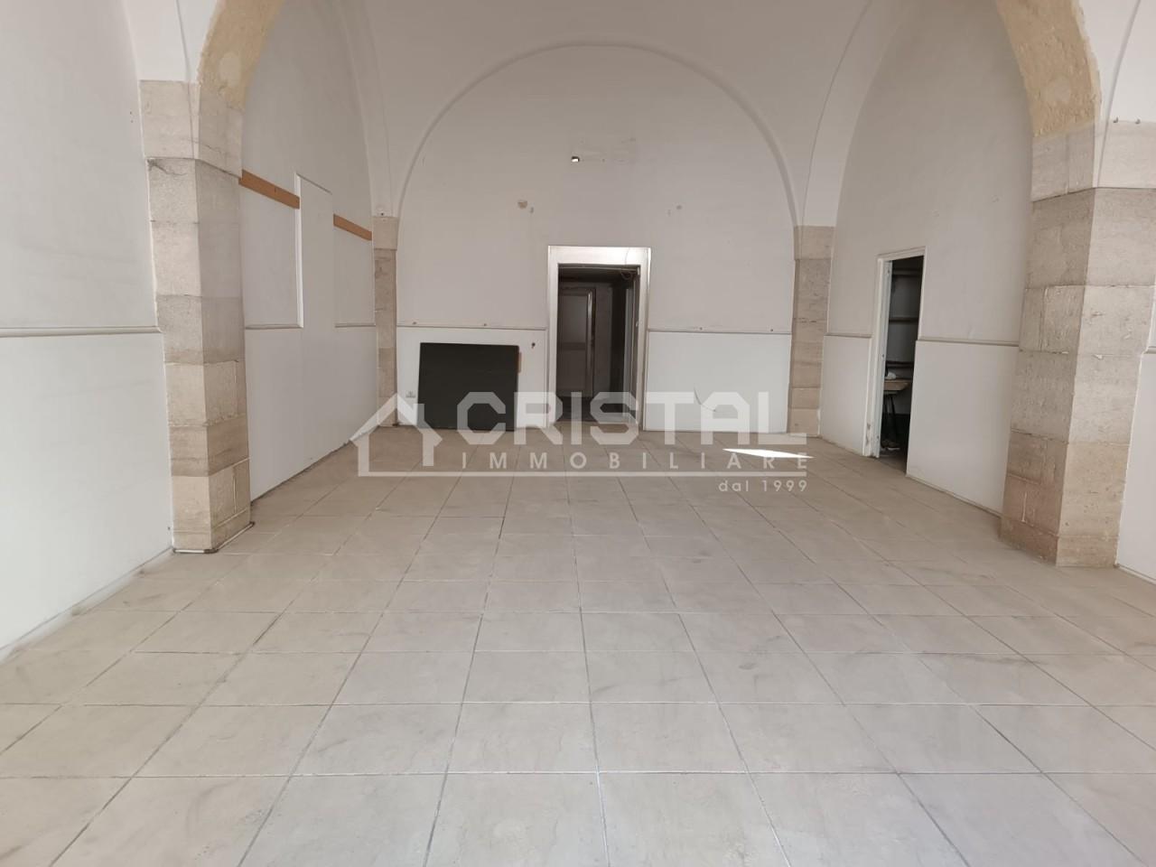 Palazzina commerciale in Via Gioacchino Poli 141, Andria, {3} - Foto 2