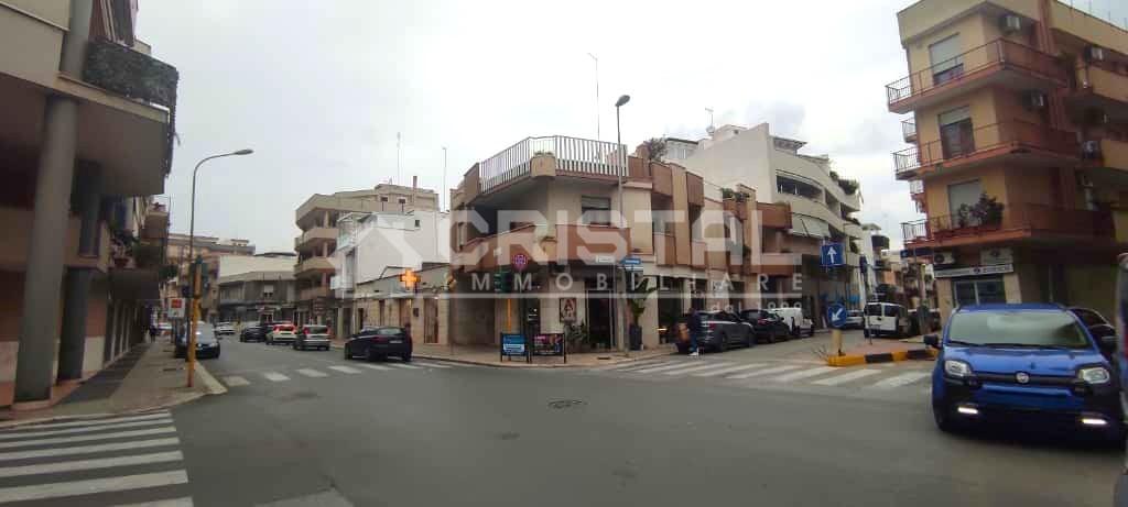 Palazzina commerciale in Via Giuseppe Mazzini 2, Andria, {3} - Foto 2