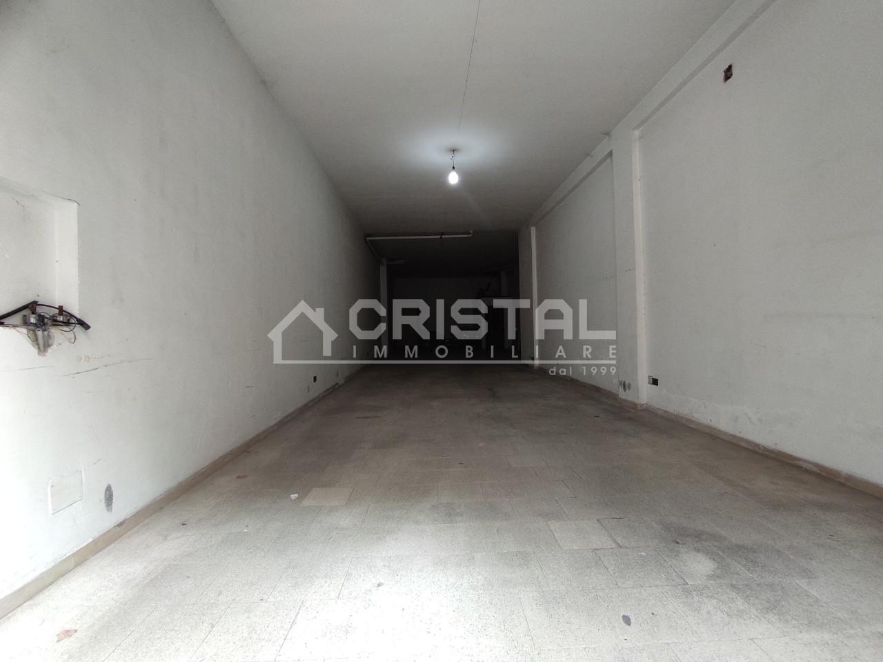 Palazzina commerciale in Via Riccardo Cotugno 18-18/a, Andria, {3} - Foto 2