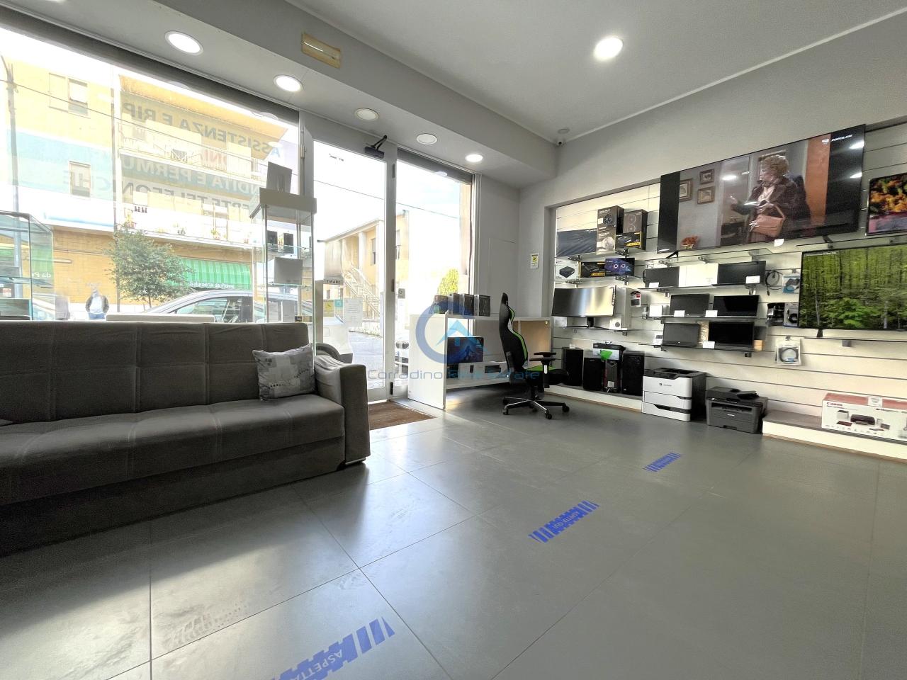 Negozio in Via Torrazzo 35, Catanzaro, {3} - Foto 2