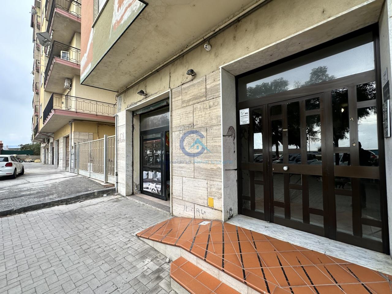 Negozio in Via Lungomare Stefano Pugliese 53, Catanzaro, {3} - Foto 1