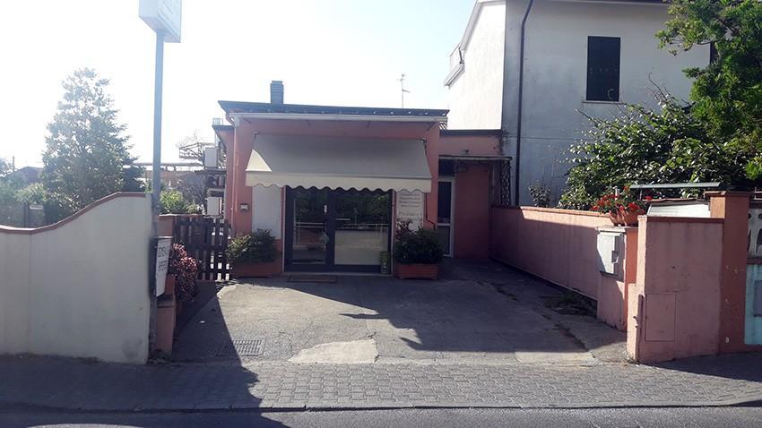 Locale commerciale in , Carrara, {3} - Foto 1
