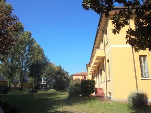 Locale commerciale in , Carrara, {3} - Foto 1