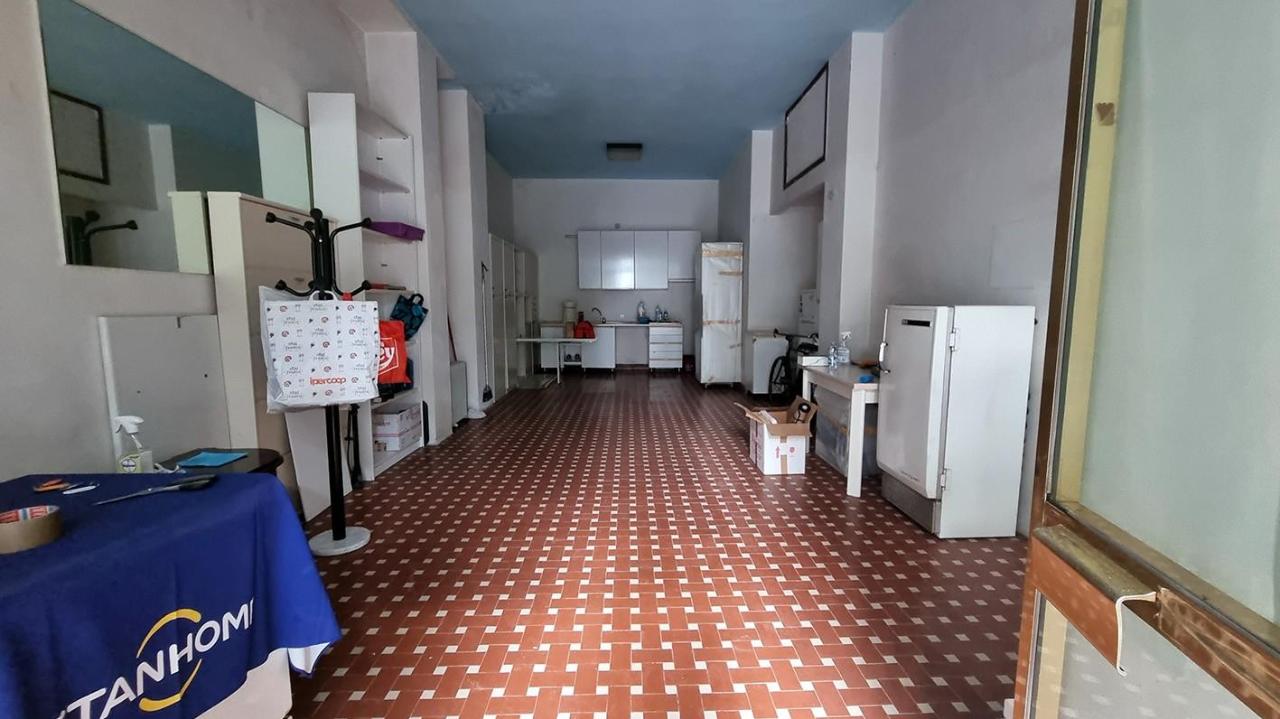 Esercizio commerciale in , Carrara, {3} - Foto 1