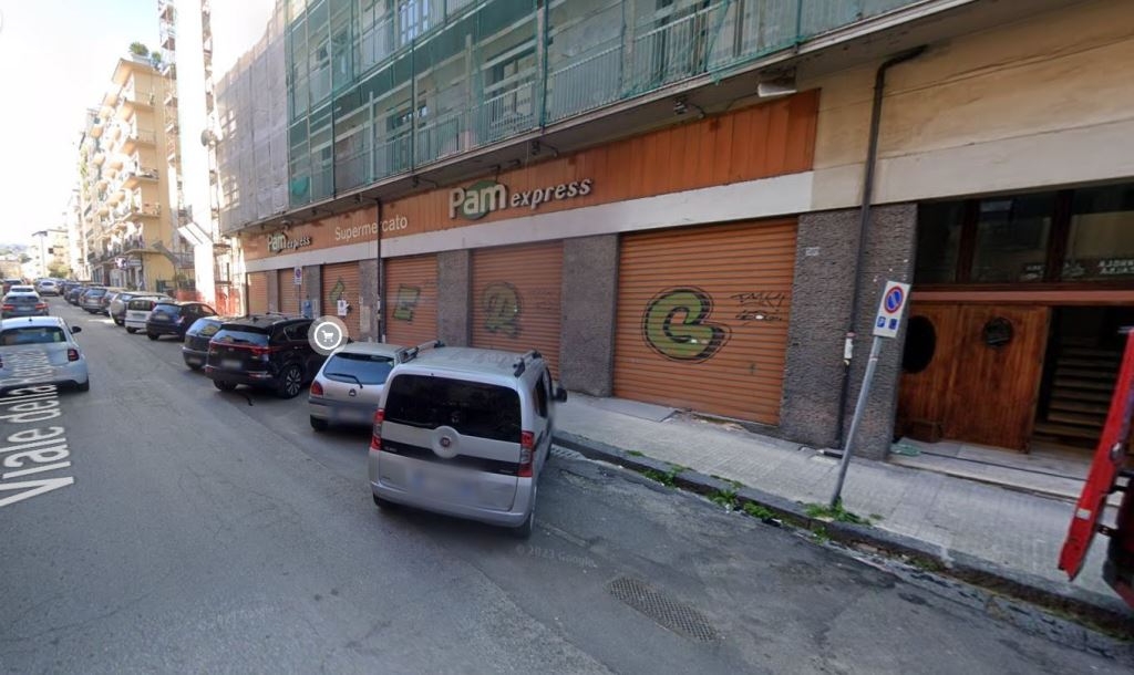 Negozio in Viale della Repubblica 299, Cosenza, {3} - Foto 2