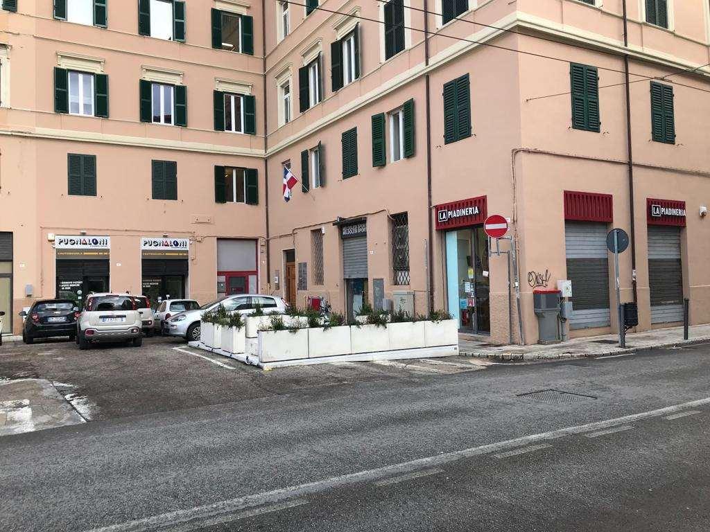 Negozio in affitto a Ancona