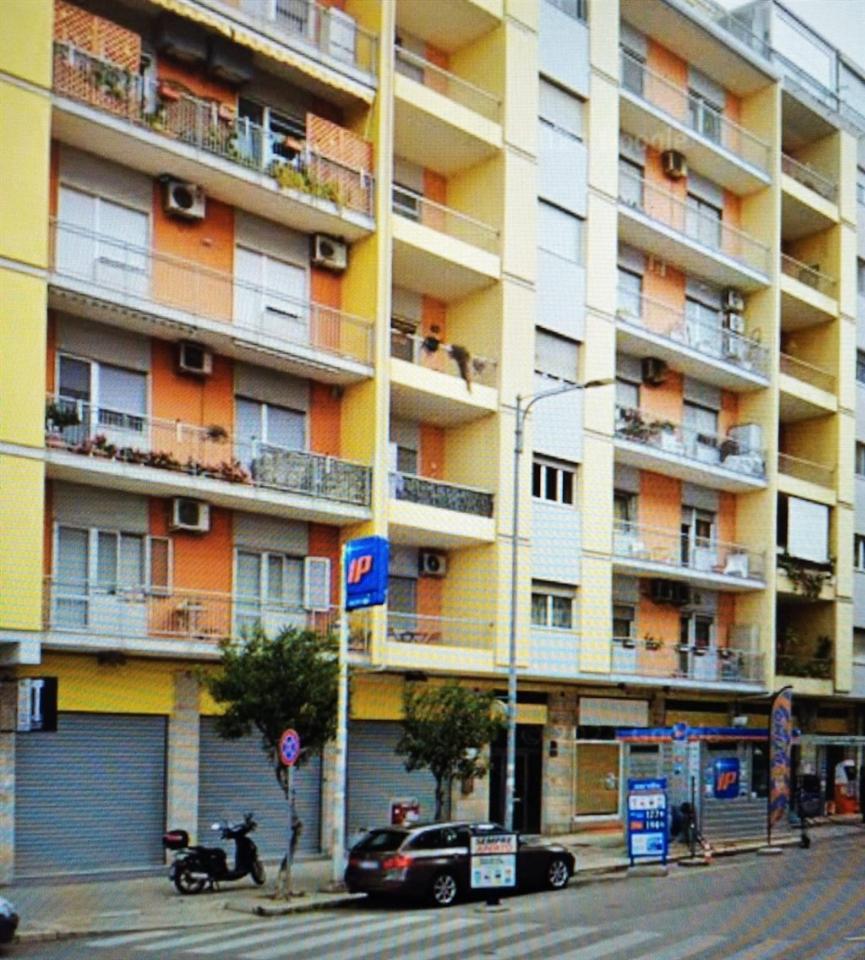 Locale commerciale in Viale Ennio 2g, Bari, {3} - Foto 1