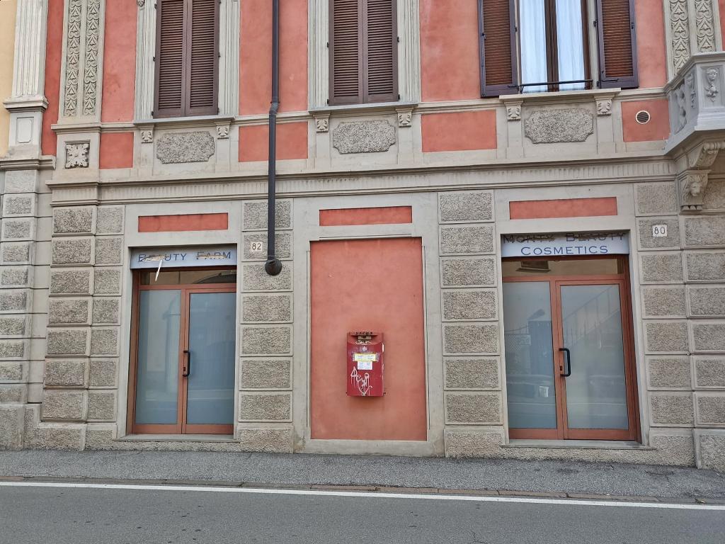 Negozio in Via Mazzini 78, Vimercate, {3} - Foto 1
