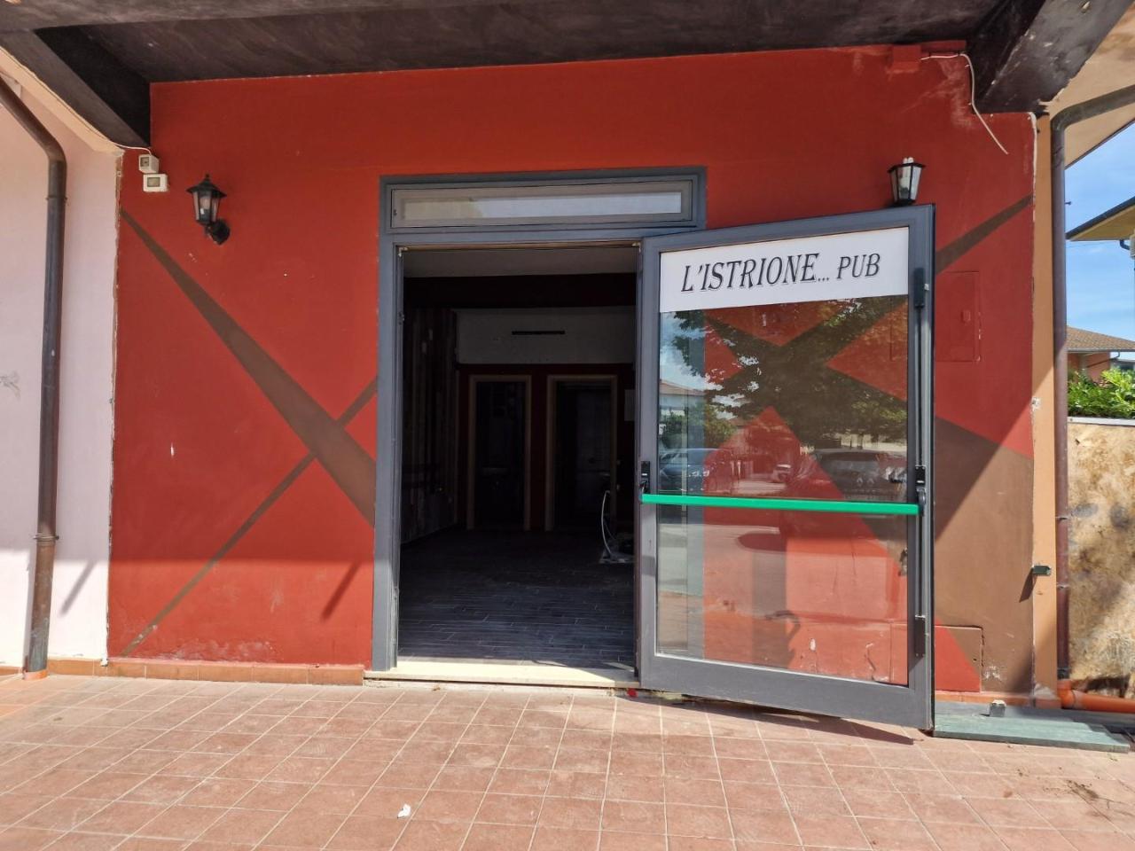 Locale commerciale in vendita a Crespina Lorenzana
