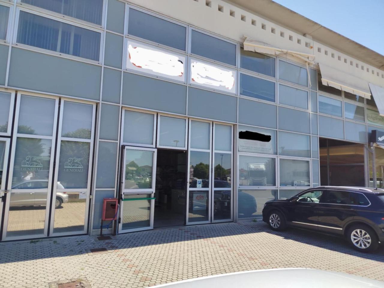 Locale commerciale in , Pontedera, {3} - Foto 2