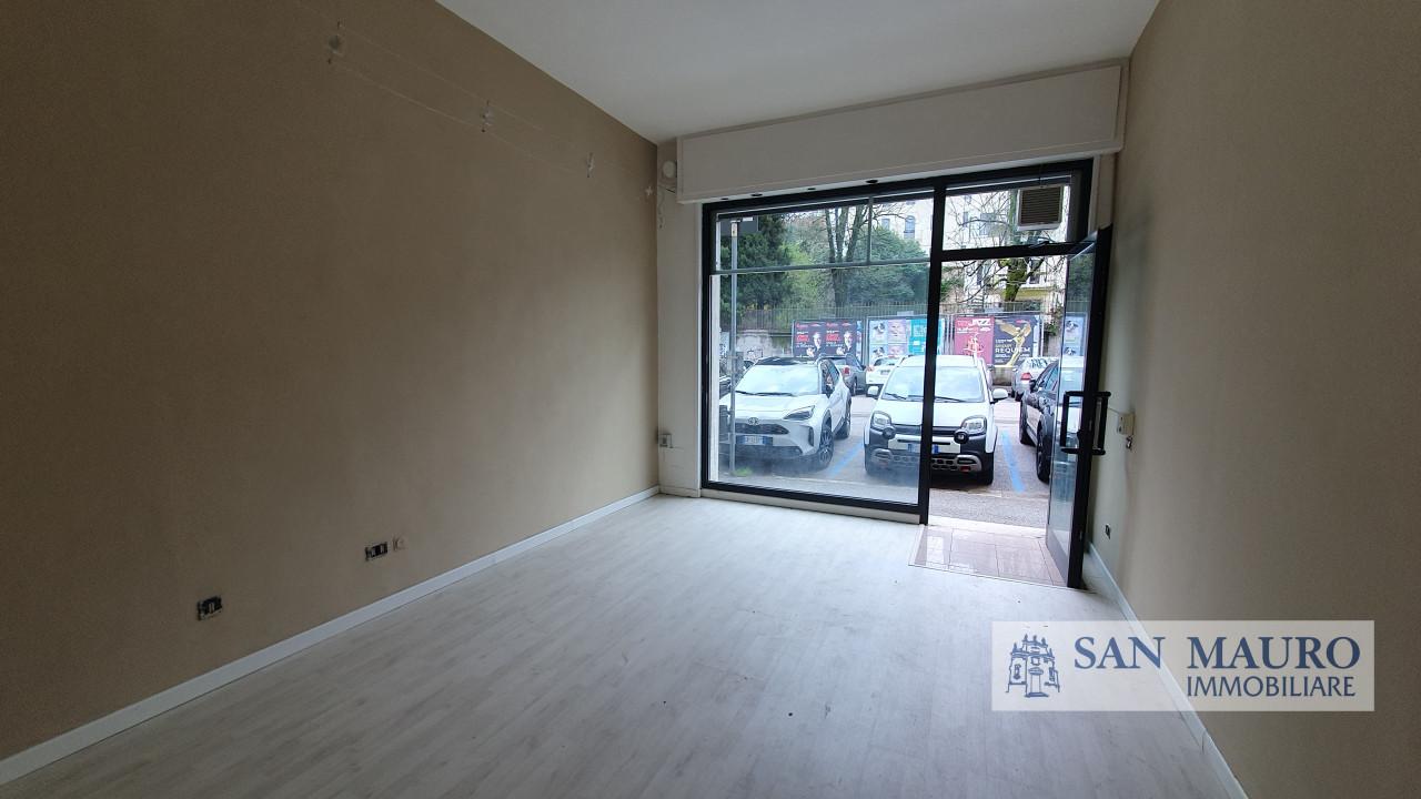Negozio in Piazzale del Mutilato, Vicenza, {3} - Foto 1