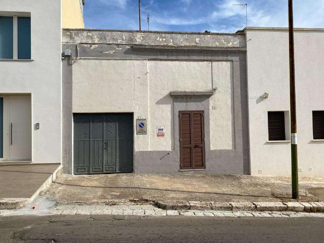 Casa indipendente in Via Padre Bona Ventura, Casarano - Foto 1