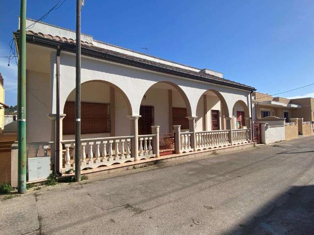 Detached house in Via Tevere, Casarano - Photo 1