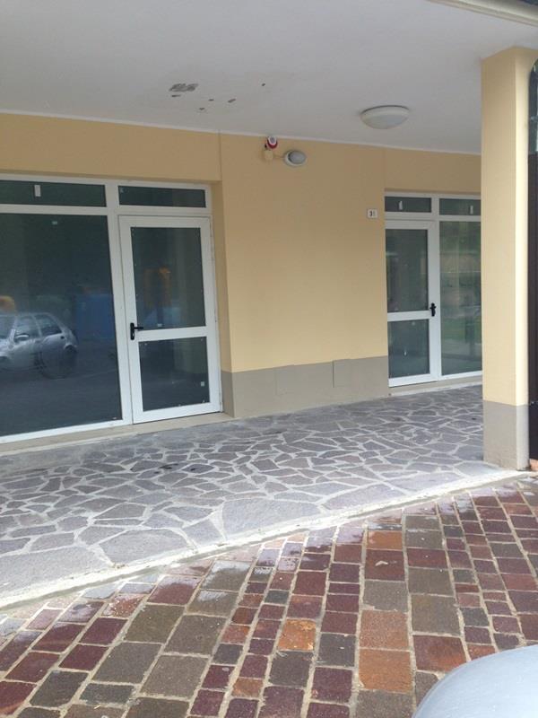Negozio in Via Alfieri 31, Ravenna, {3} - Foto 1