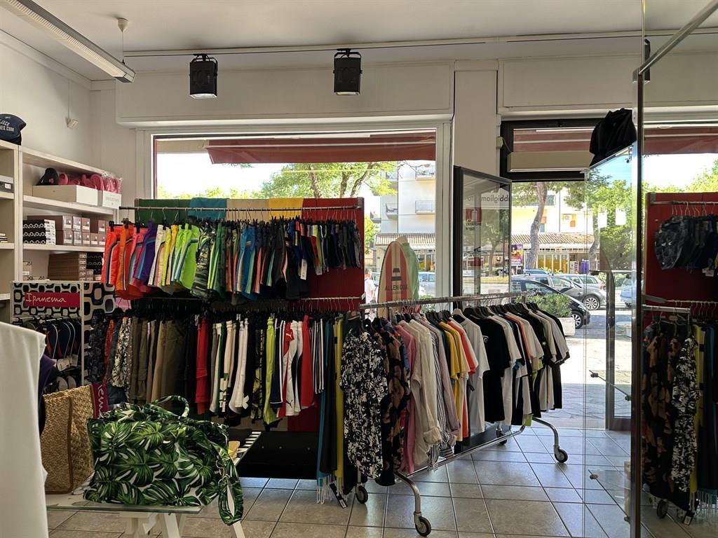 Locale commerciale in Viale Publio Virgilio Marone 43, Ravenna, {3} - Foto 2