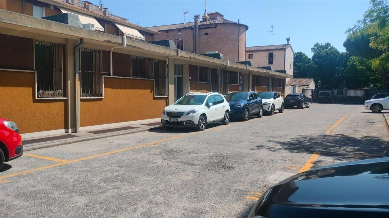 Locale commerciale in , Ravenna, {3} - Foto 1