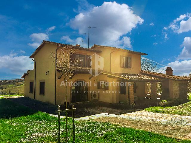 Country house or cottage, Todi - Photo 1