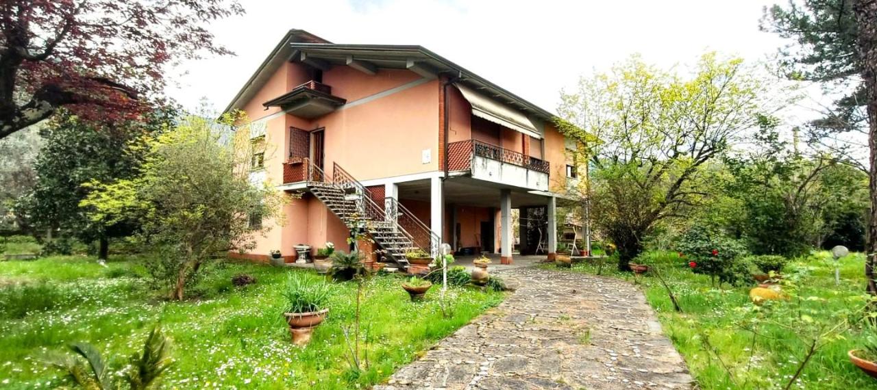 casa indipendente in vendita a Massa in zona Mirteto