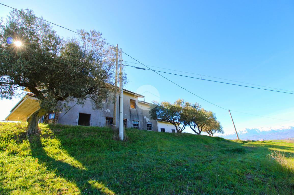 Casa indipendente in vendita a Roseto Degli Abruzzi