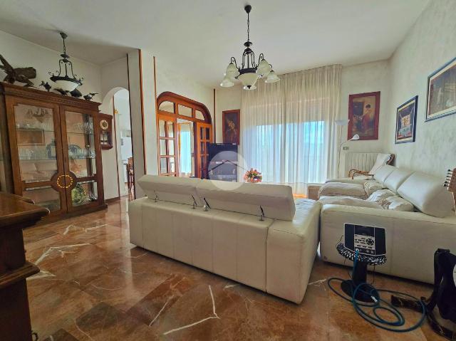 4-room flat in Via Pietro Nenni 19, Roseto degli Abruzzi - Photo 1