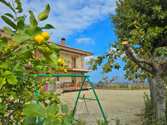 Villa in Via San Martino 17, Roseto degli Abruzzi - Foto 1